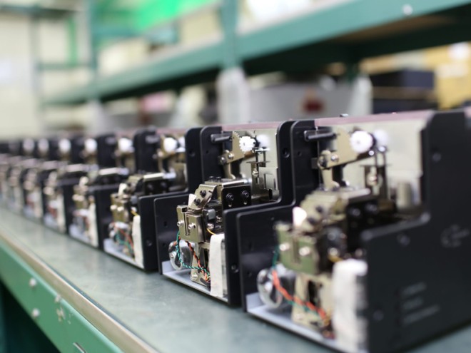 Automatyczne podajniki śrub z głowicami skręcającymi Automatyczne podajniki śrub z głowicami skręcającymi